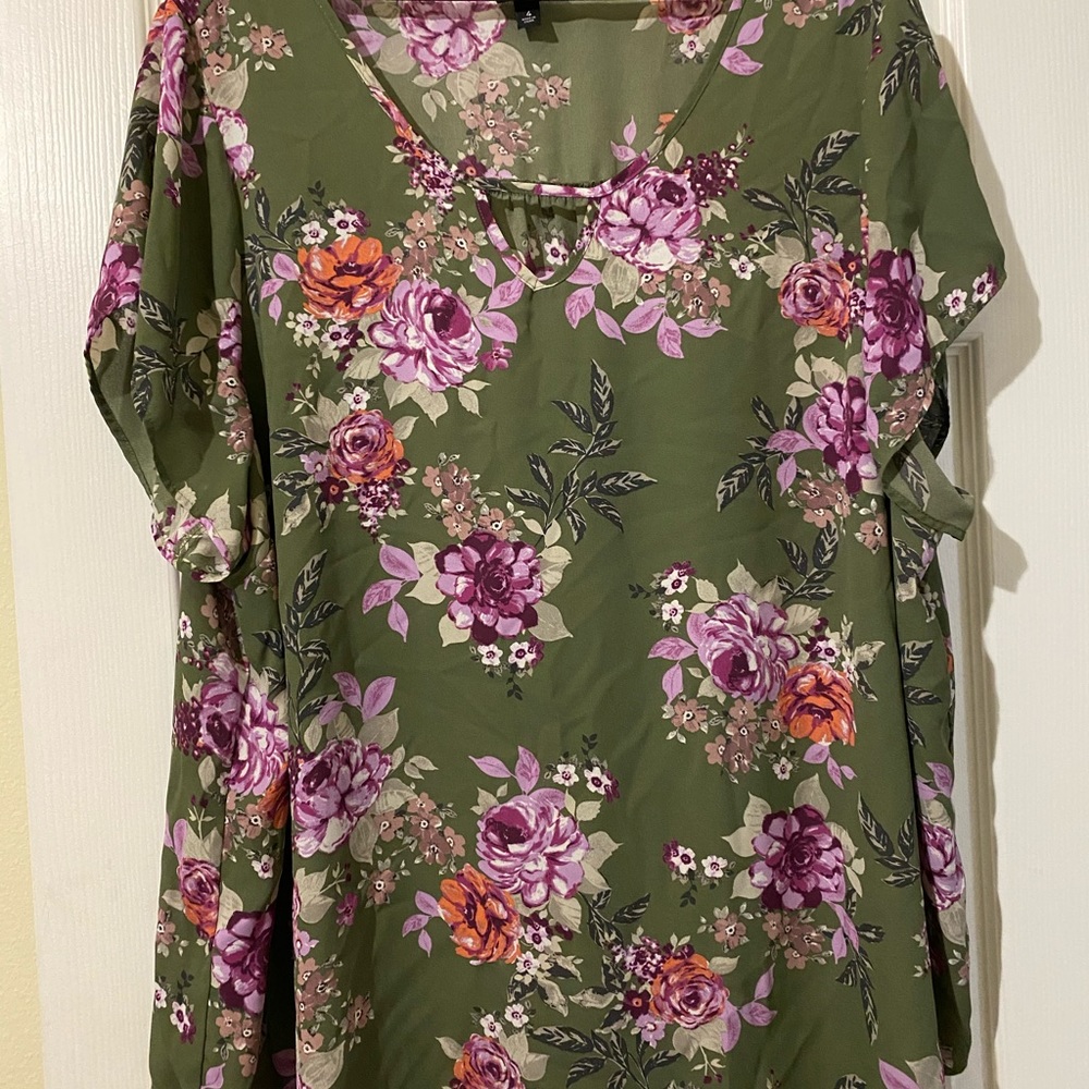 🔥SOLD🔥 Torrid Keyhole Blouse